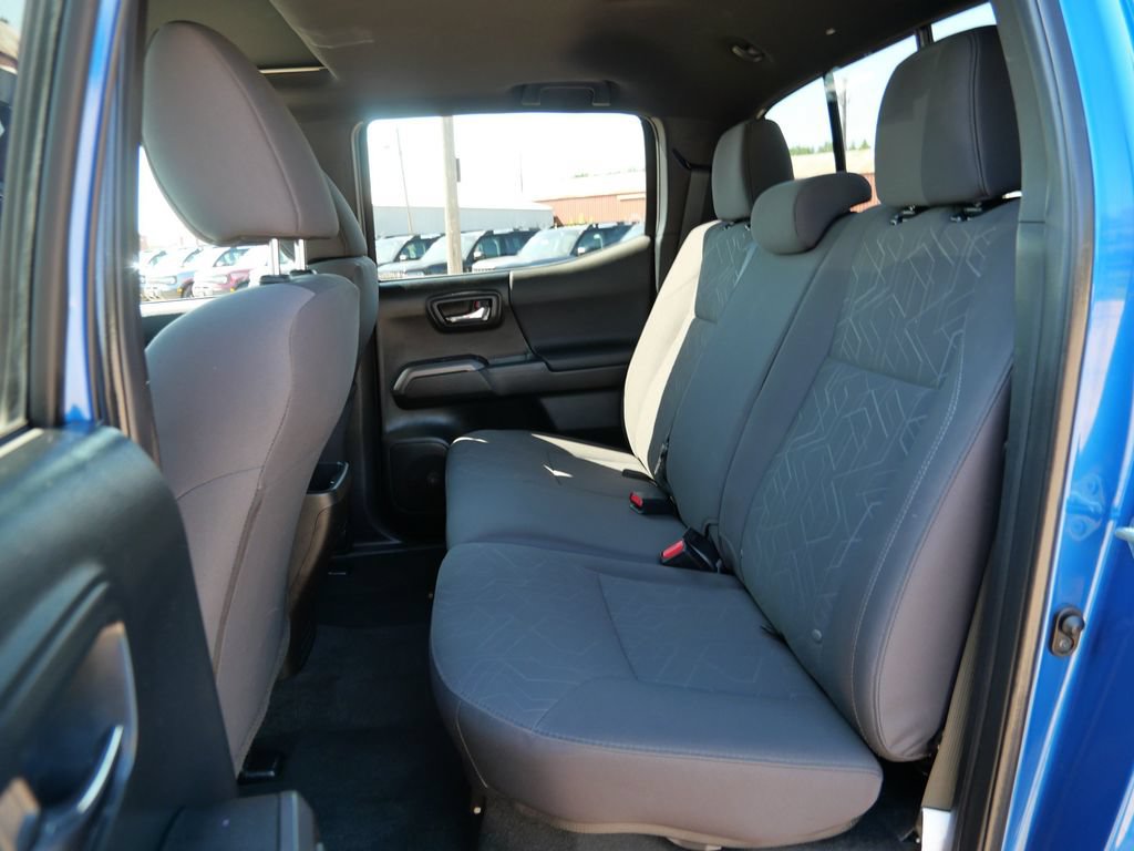 Used 2016 Toyota Tacoma TRD Sport AWD/4WD image 19