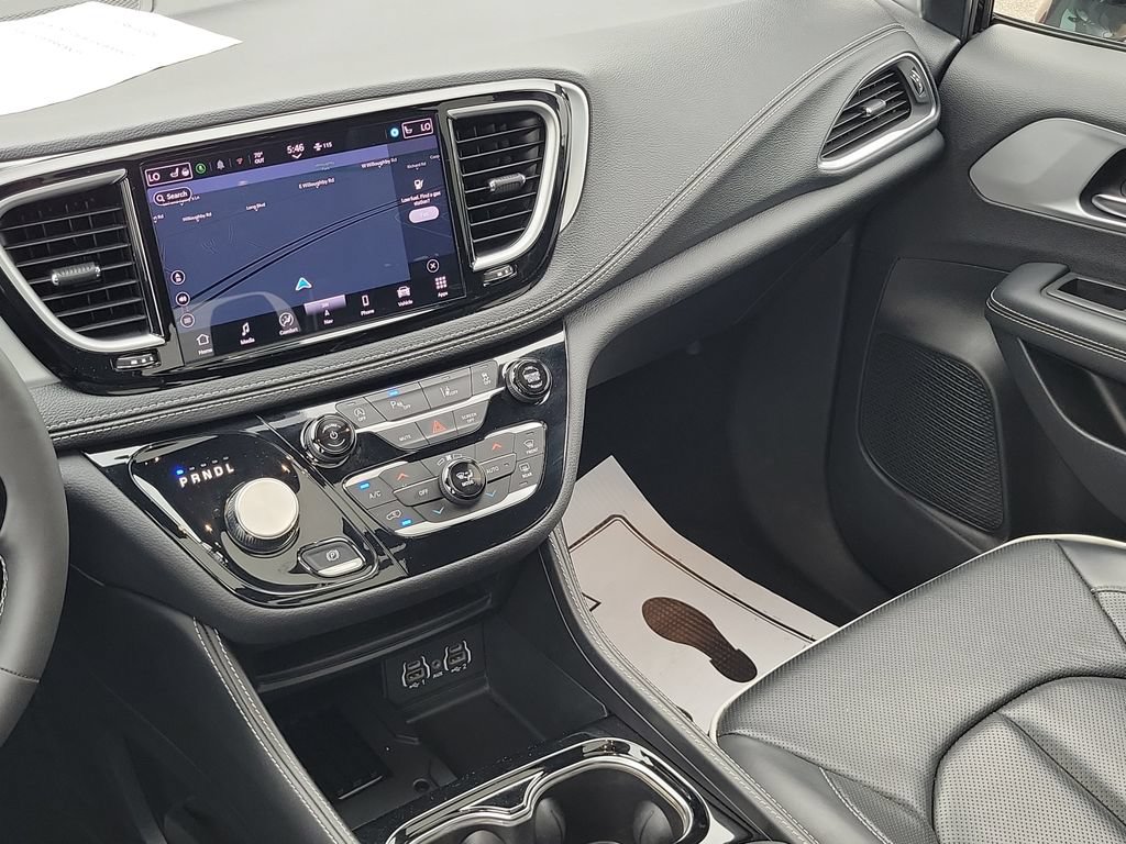 Used 2025 Chrysler Pacifica Limited FWD image 34