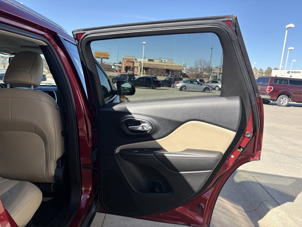 Used 2015 Jeep Cherokee Limited image 27