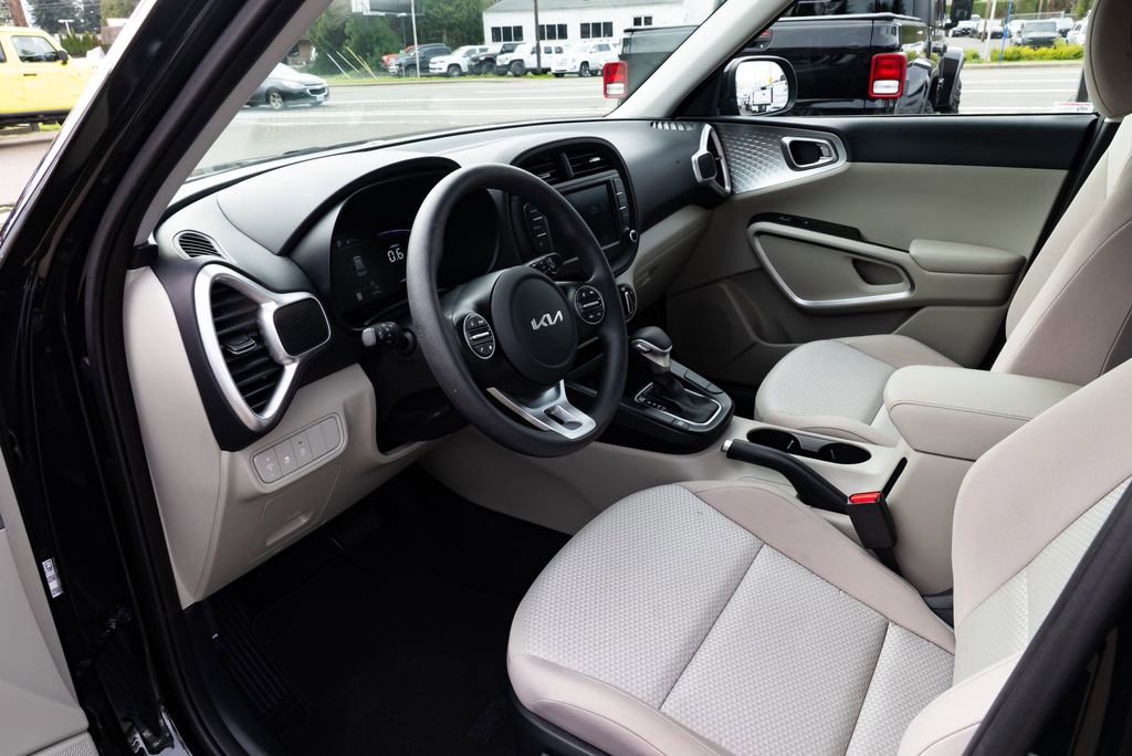 Used 2024 Kia Soul LX image 19