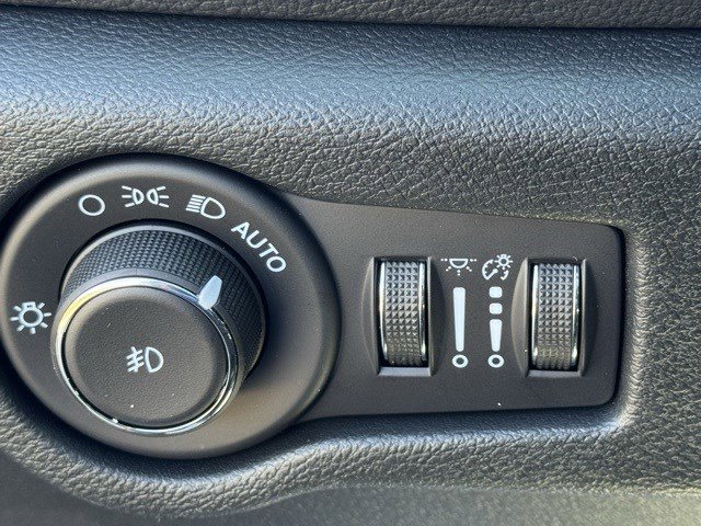 New 2026 Chrysler Pacifica Select image 13