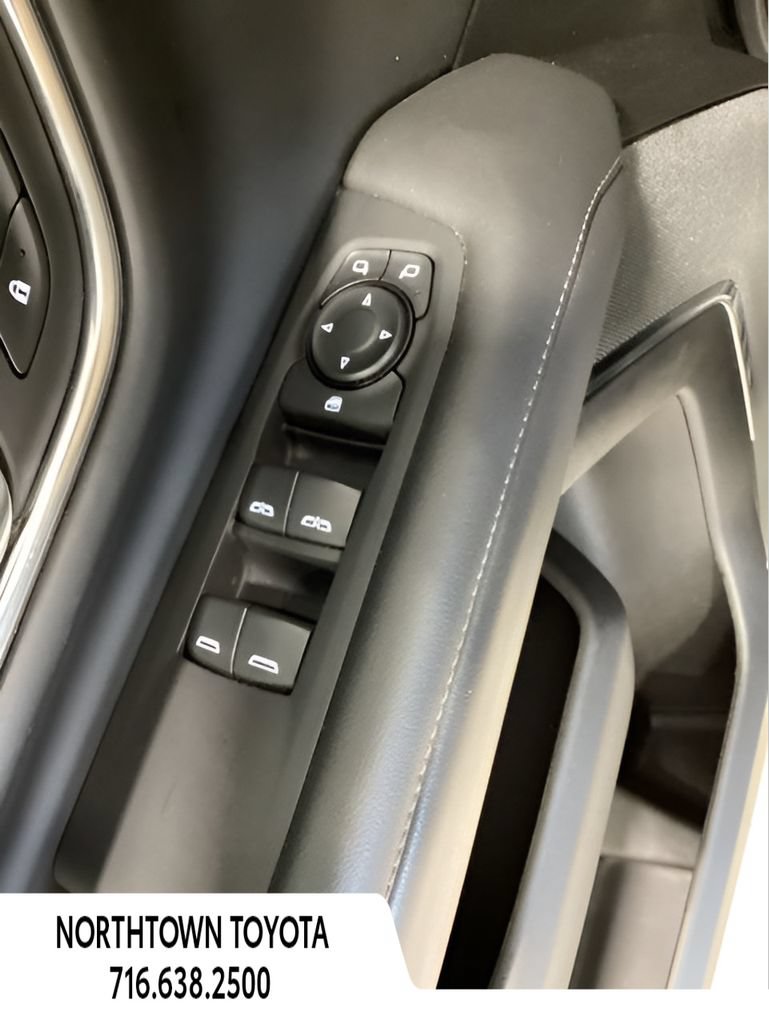 Used 2023 GMC Yukon SLE w/ Gmc Pro Safety Plus Package AWD/4WD image 19