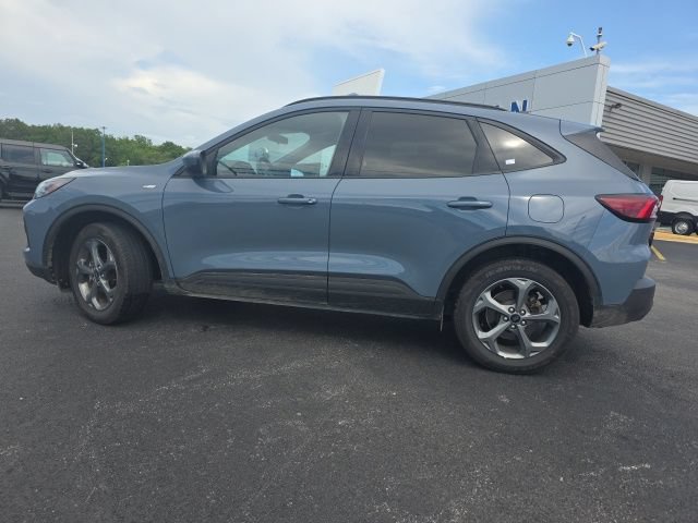 Used 2025 Ford Escape ST-Line Select AWD/4WD image 8