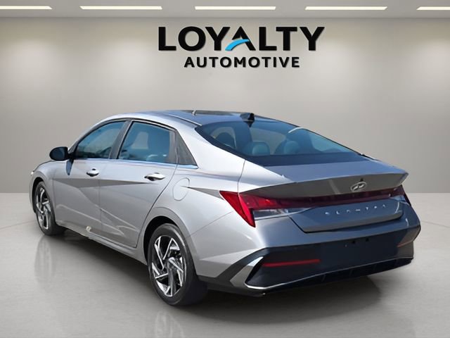 Used 2025 Hyundai Elantra Limited image 3