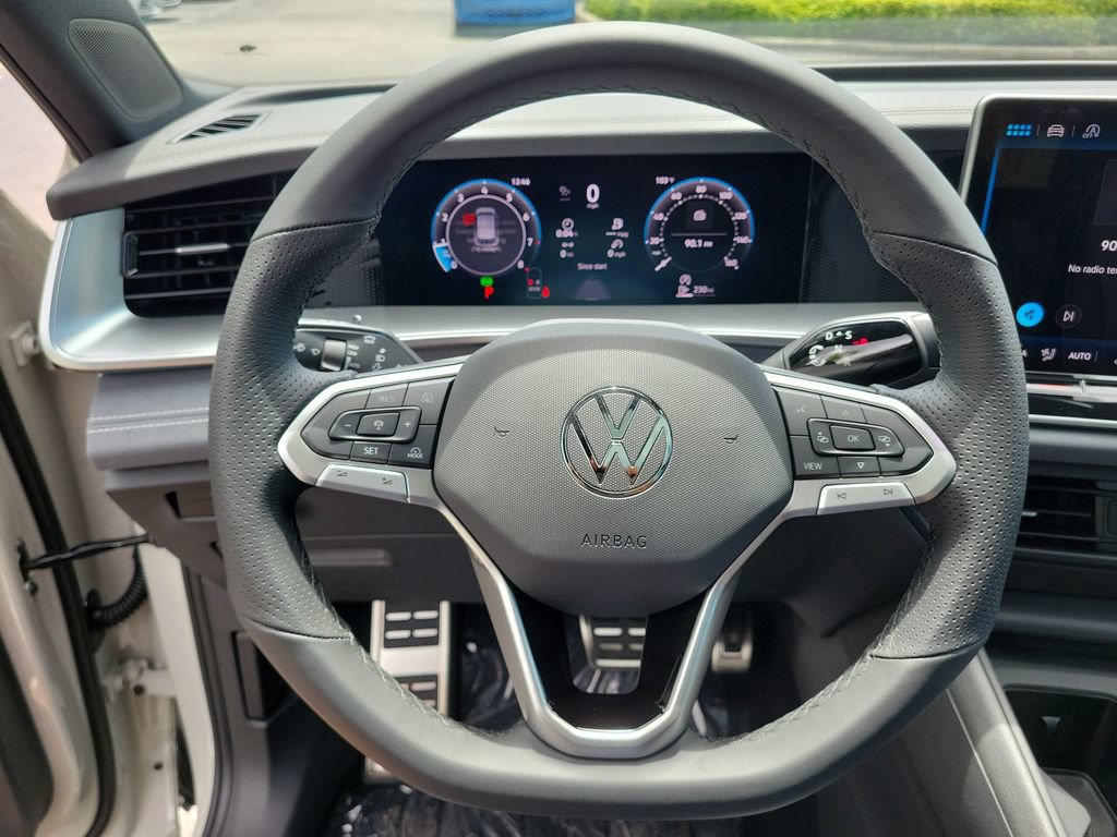 New 2026 Volkswagen Tiguan SE R-Line FWD image 21