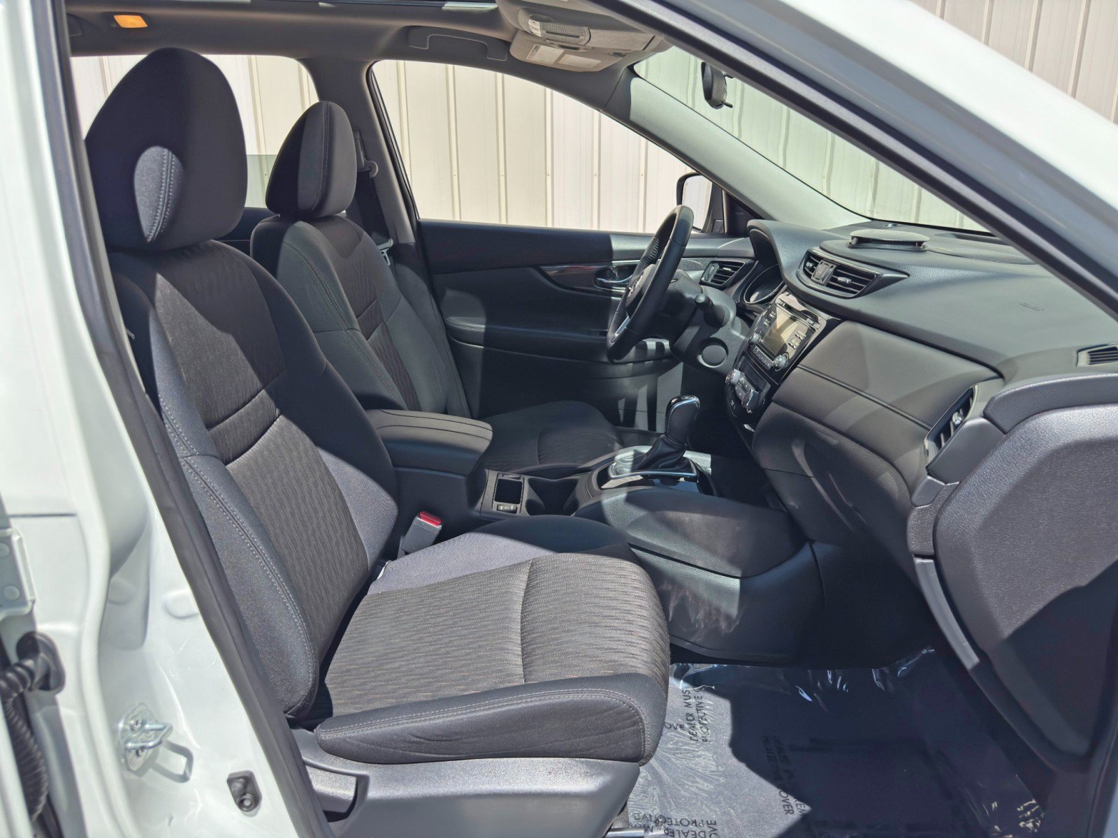 Used 2017 Nissan Rogue SV FWD image 15