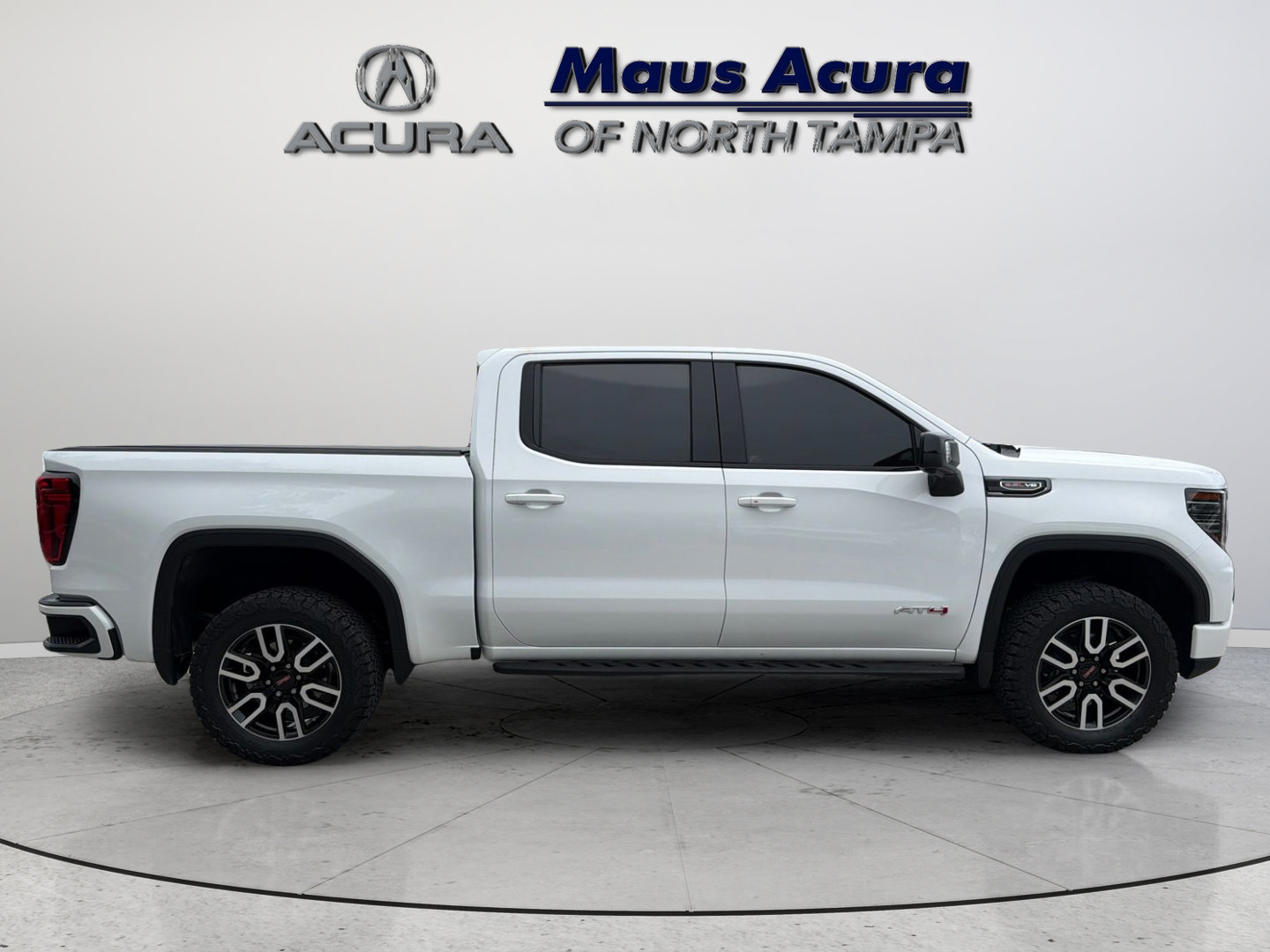 Used 2024 GMC Sierra 1500 AT4 w/ Technology Package AWD/4WD image 3