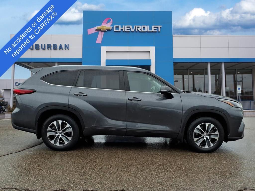 Used 2023 Toyota Highlander XLE image 6