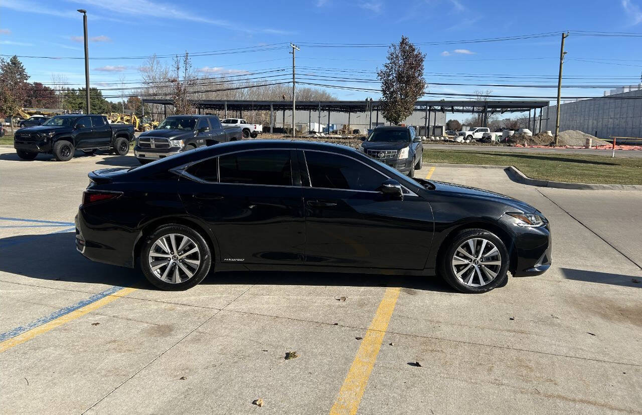 Used 2021 Lexus ES 300h w/ Accessory Package 2 image 5