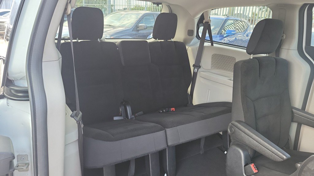 Used 2019 Dodge Grand Caravan SE FWD image 17