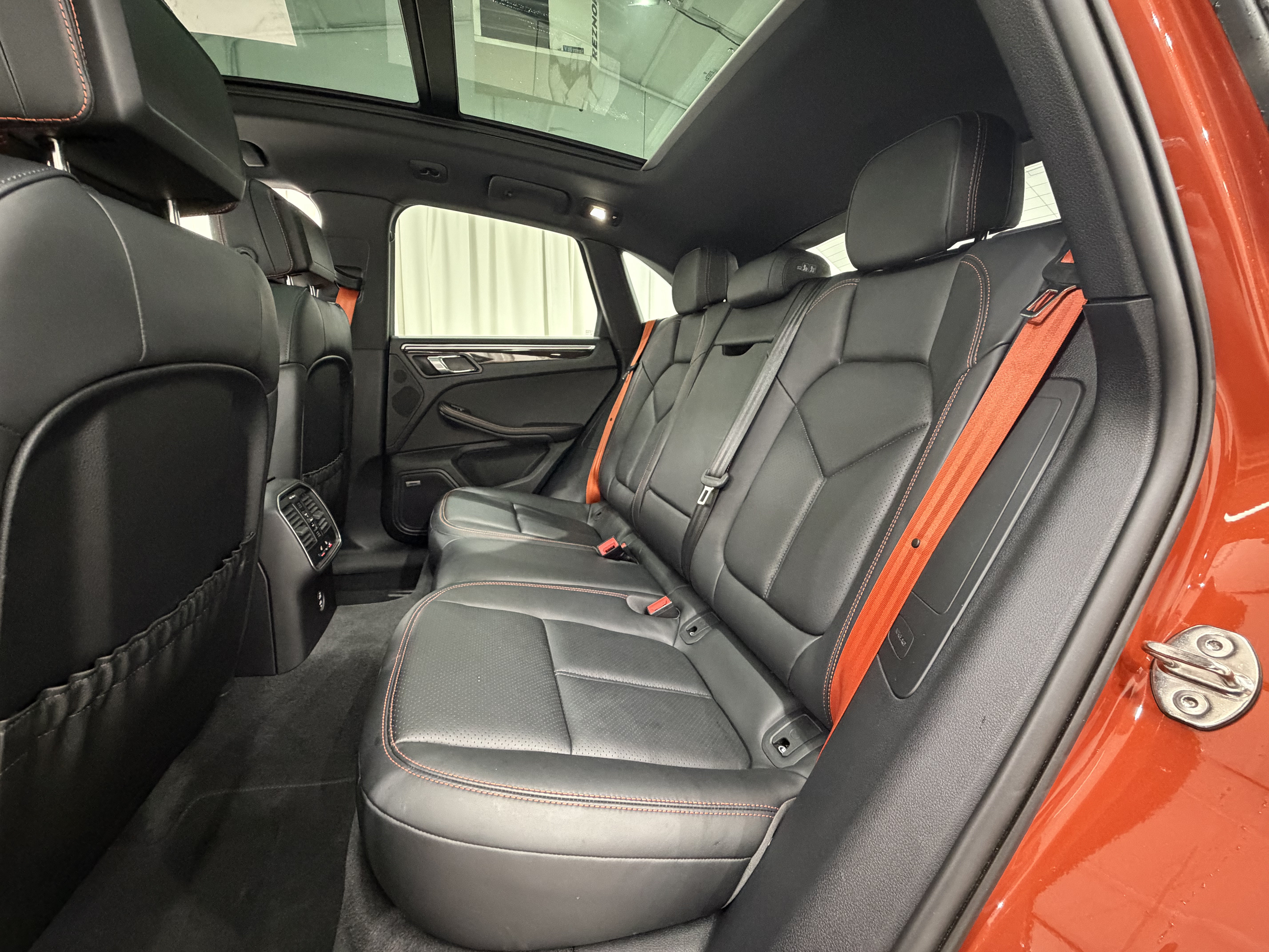 Certified 2024 Porsche Macan S AWD/4WD image 20