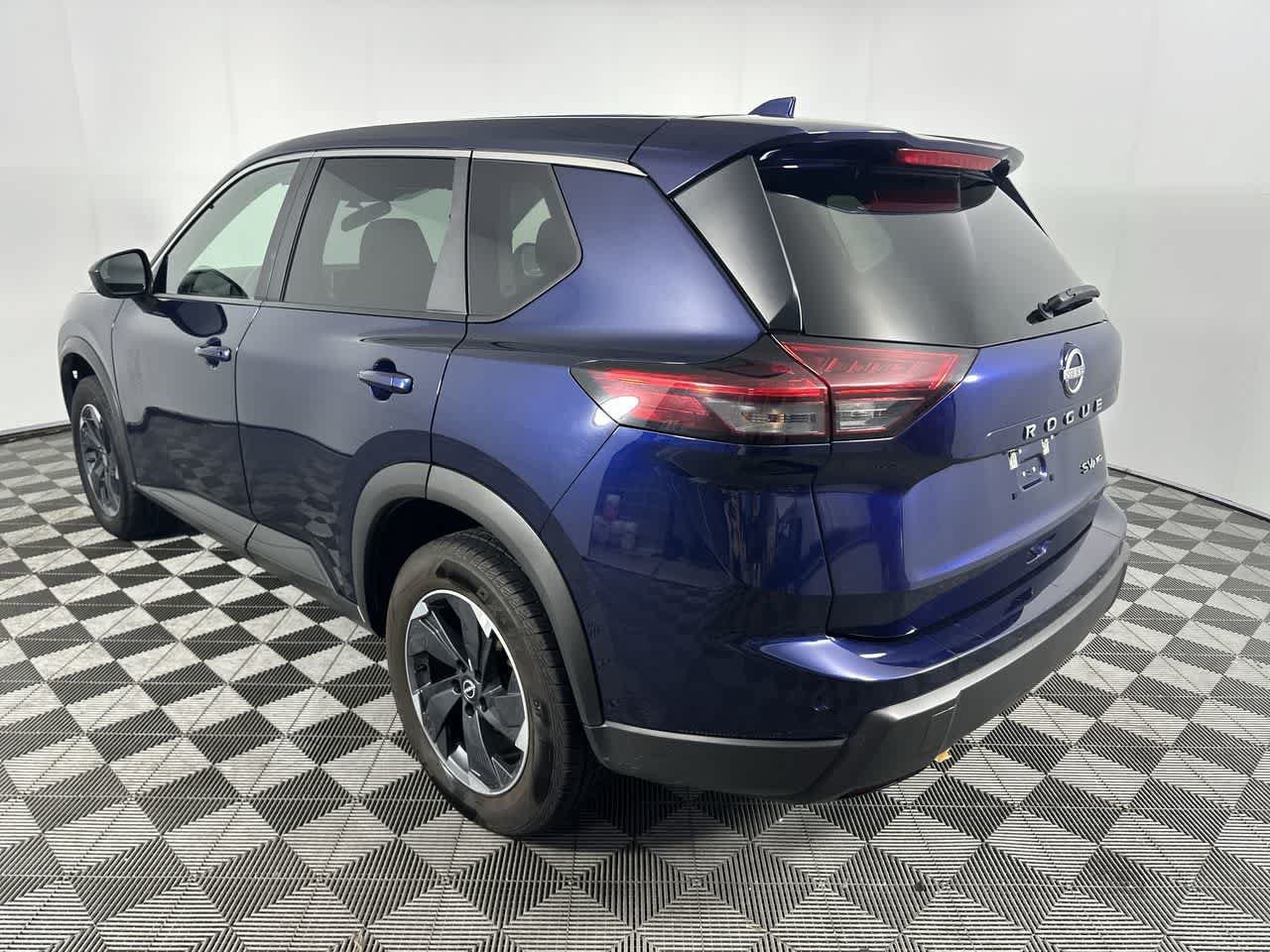 Used 2024 Nissan Rogue SV AWD/4WD image 6