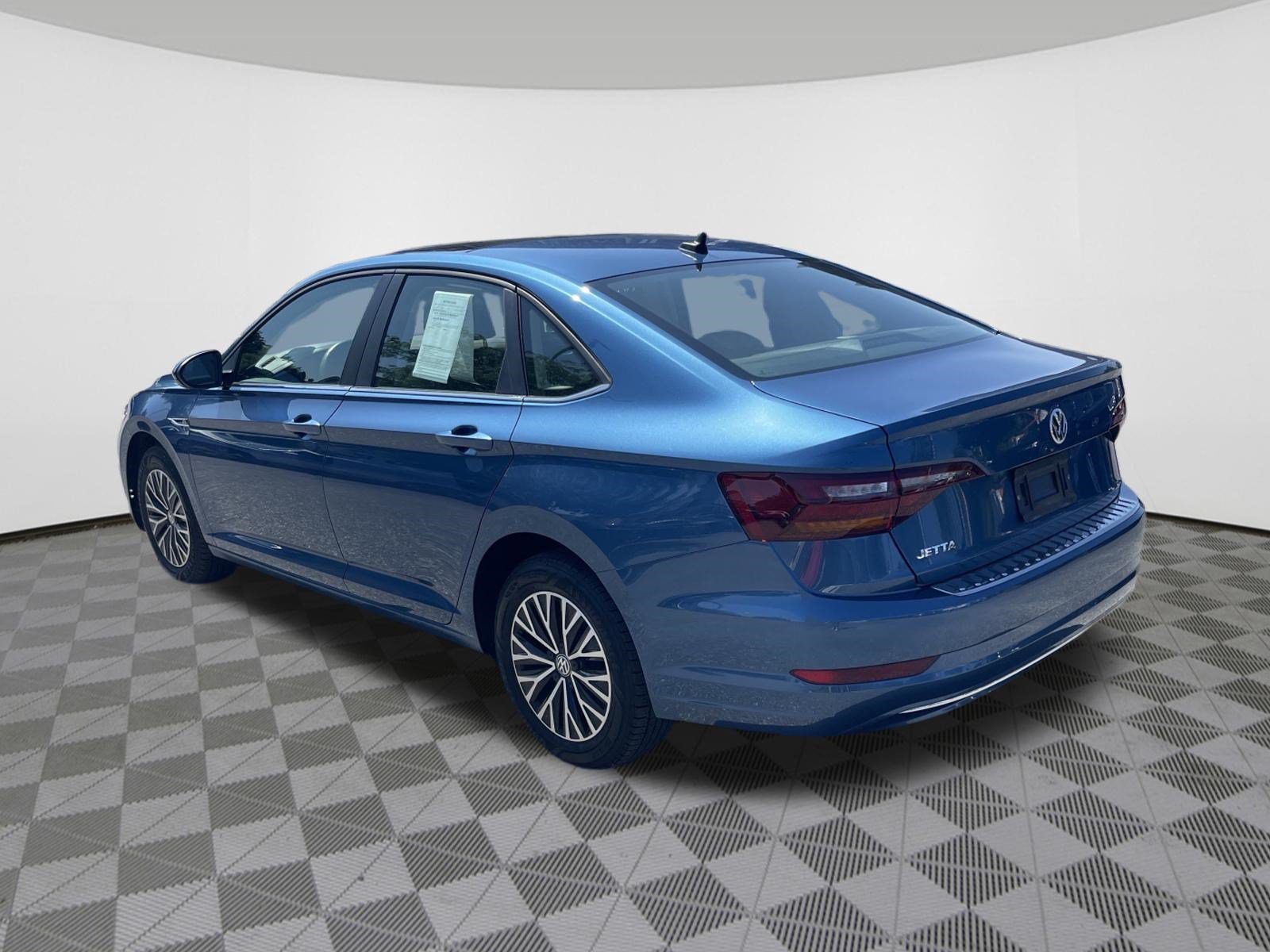 Used 2019 Volkswagen Jetta SEL w/ Cold Weather Package FWD image 5