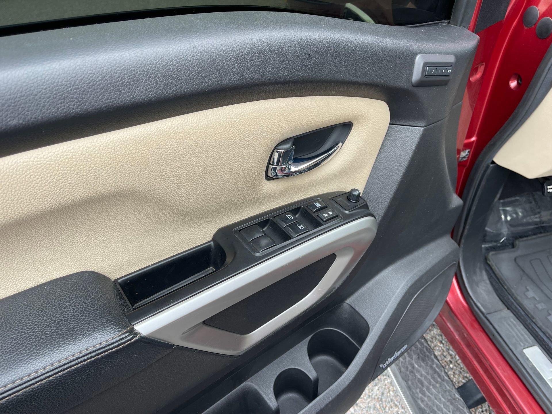 Used 2017 Nissan Titan SL w/ Chrome Package image 14