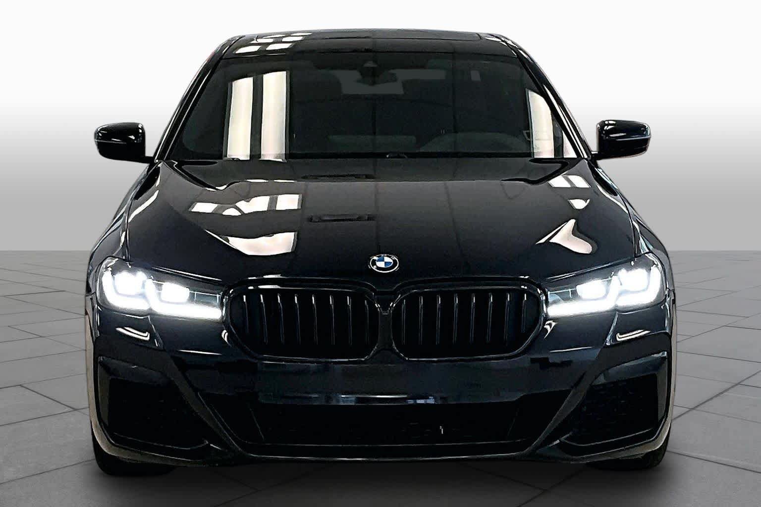 Used 2021 BMW 530i w/ M Sport Package RWD image 3