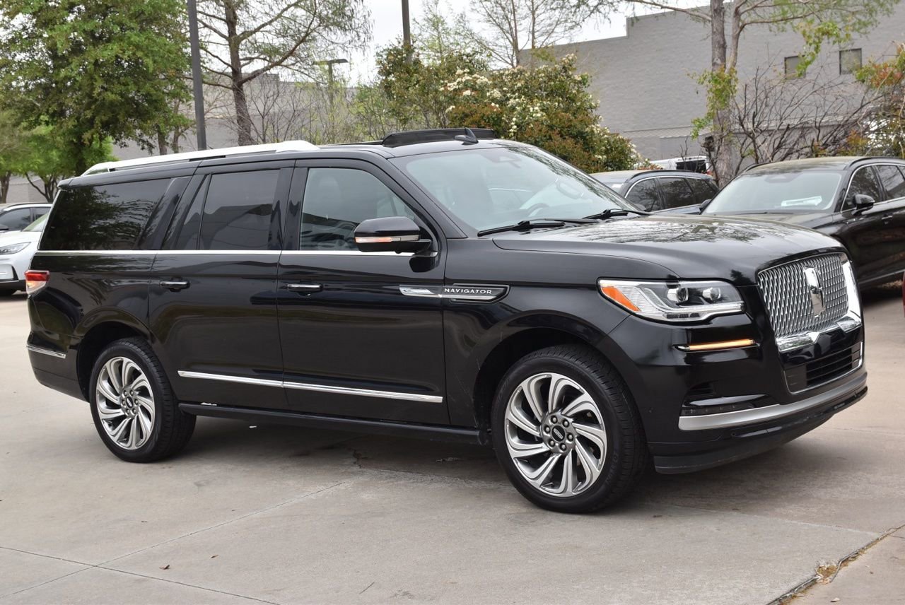 Certified 2024 Lincoln Navigator L 4WD image 5
