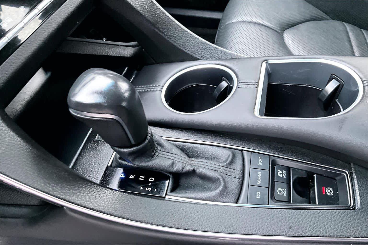Used 2022 Toyota Avalon XSE FWD image 17