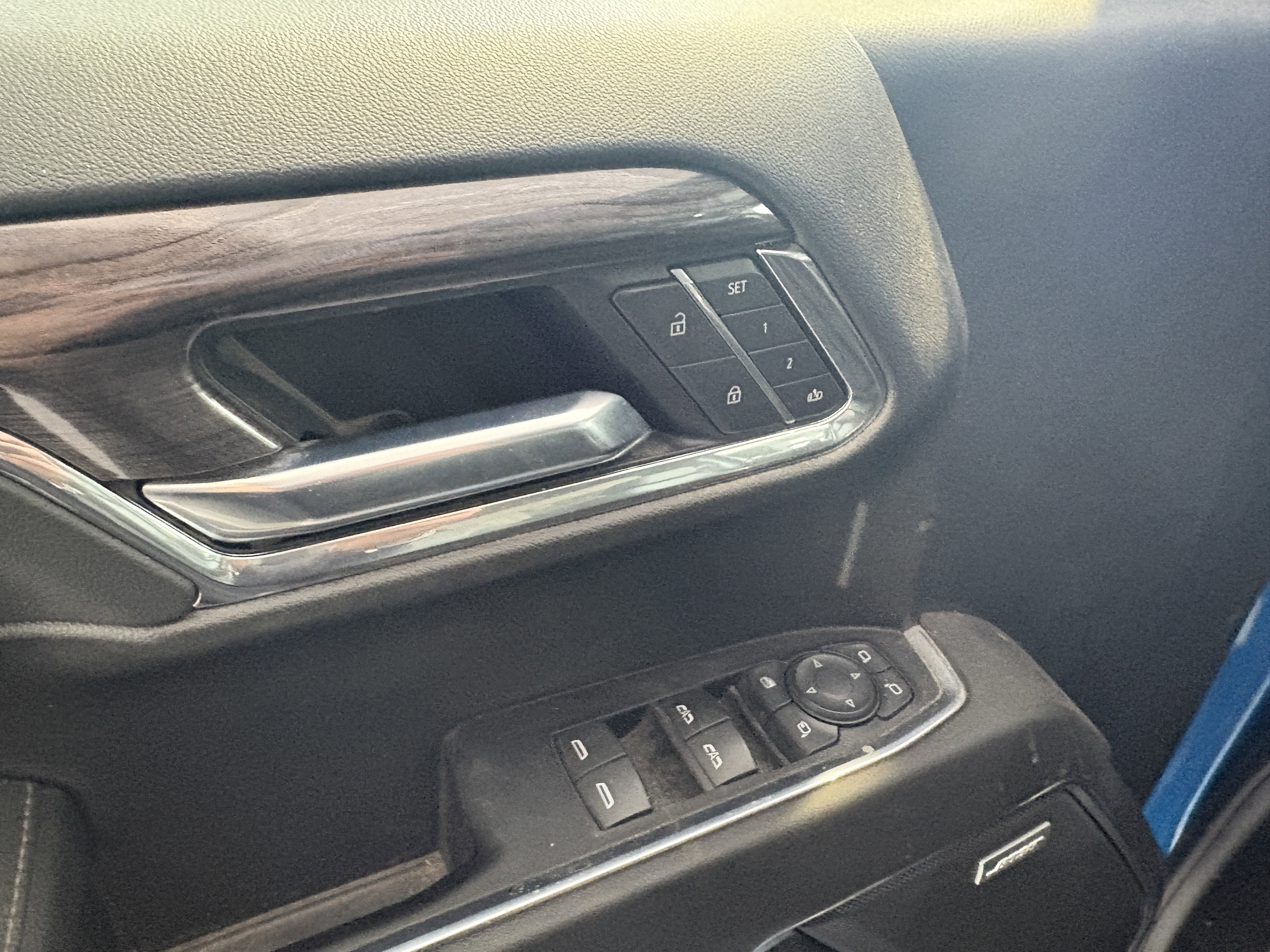 Used 2022 Chevrolet Silverado 1500 LTZ image 9