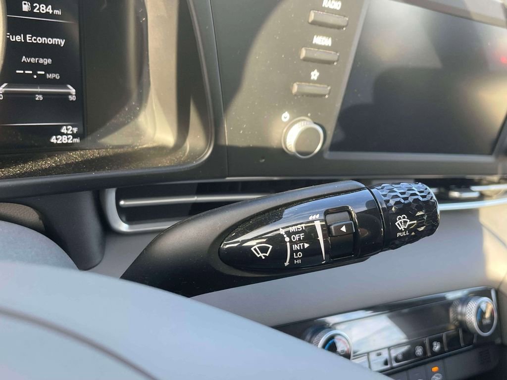 Used 2023 Hyundai Elantra SEL w/ Preferred Accessory Package image 23