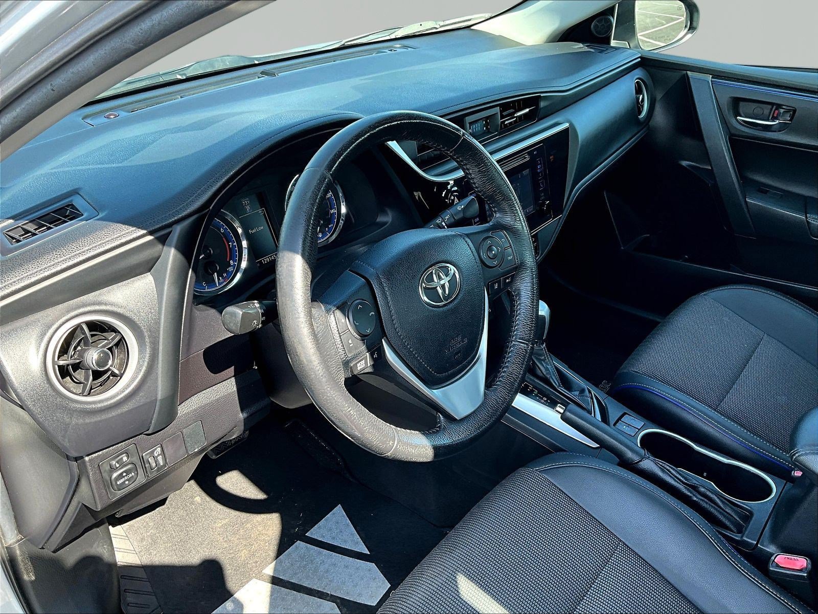 Used 2018 Toyota Corolla SE w/ Carpet Mat Package (TMS) FWD image 17