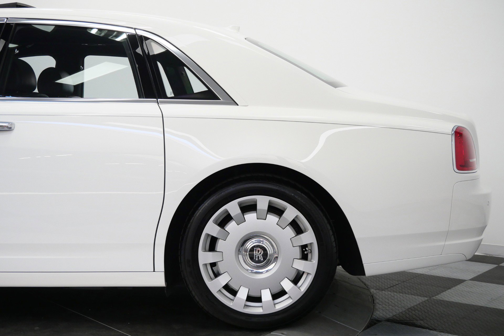 Used 2014 Rolls-Royce Ghost RWD image 47