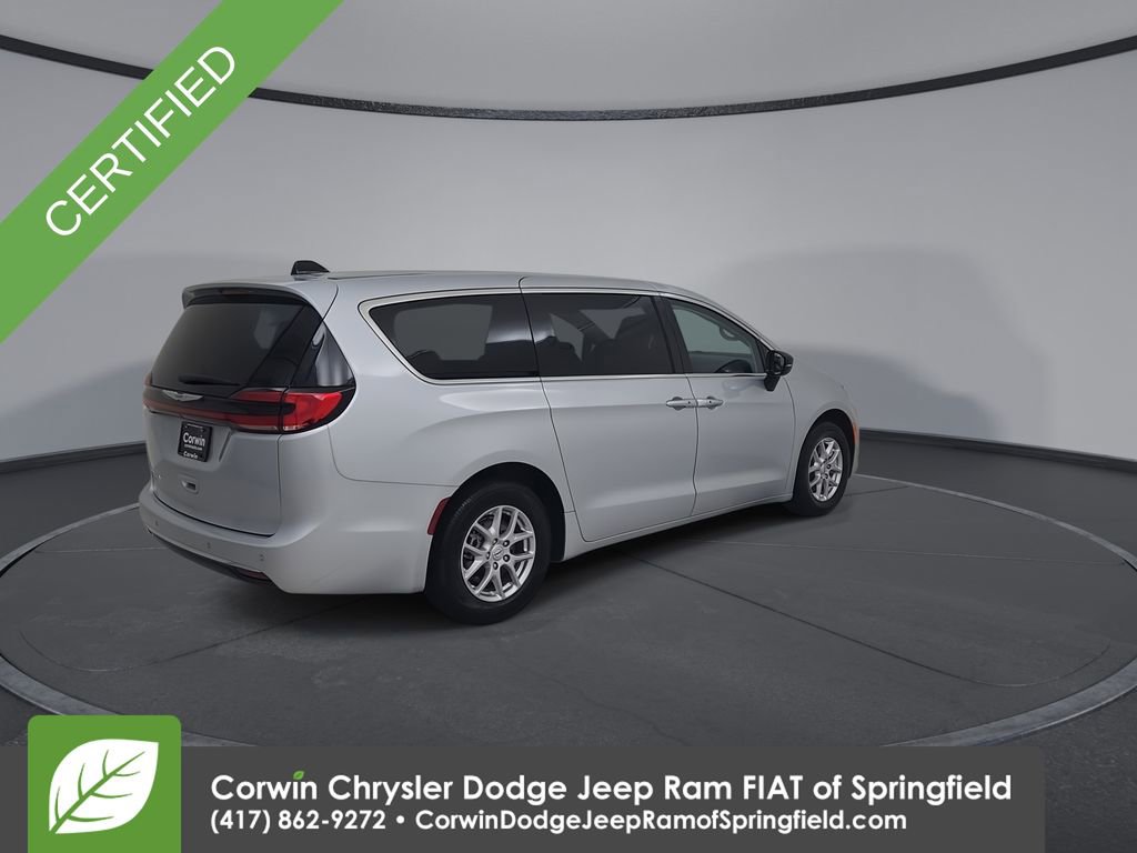 Used 2024 Chrysler Pacifica Touring-L FWD image 15