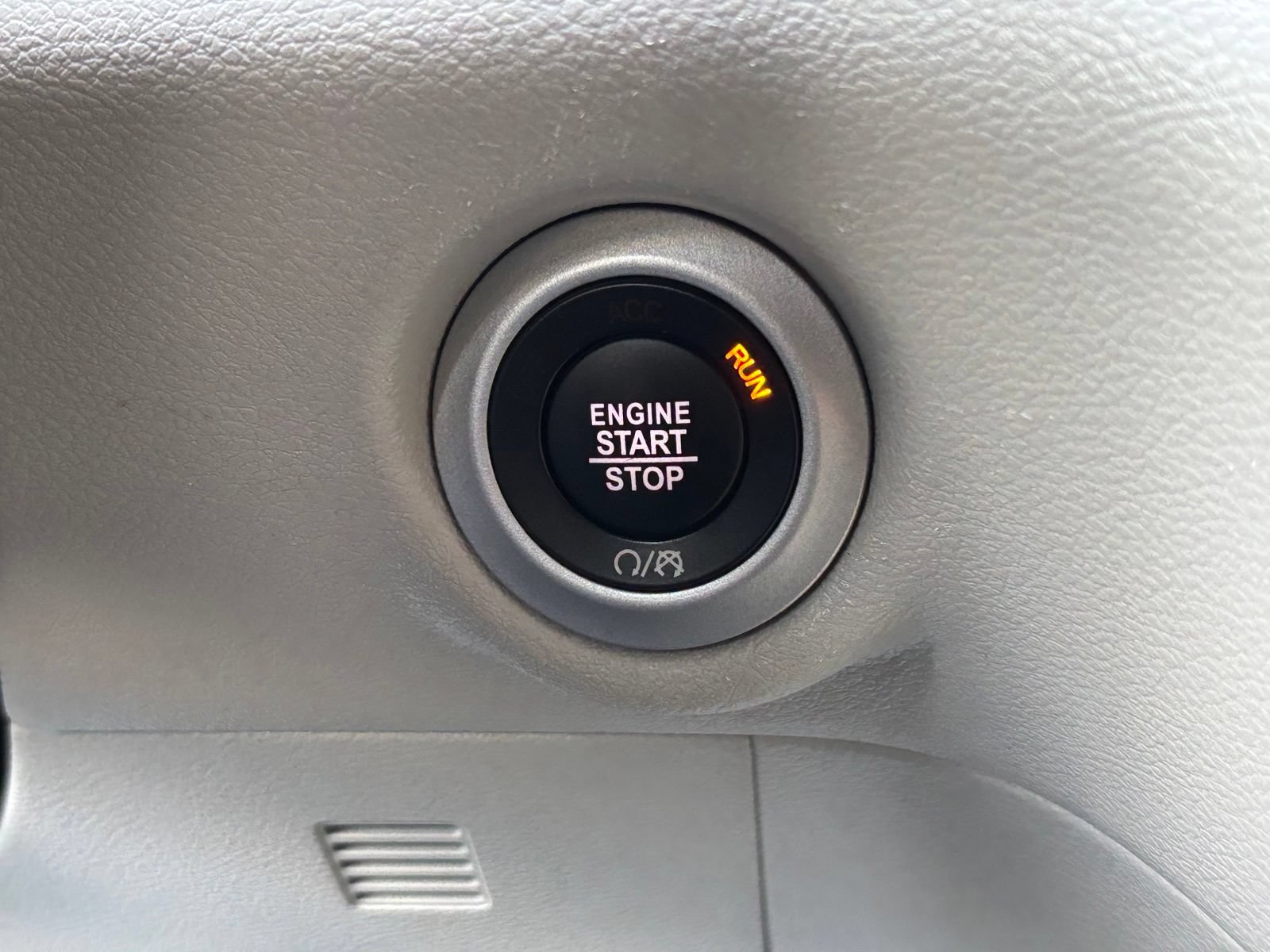 Used 2022 Chrysler Voyager LX FWD image 7