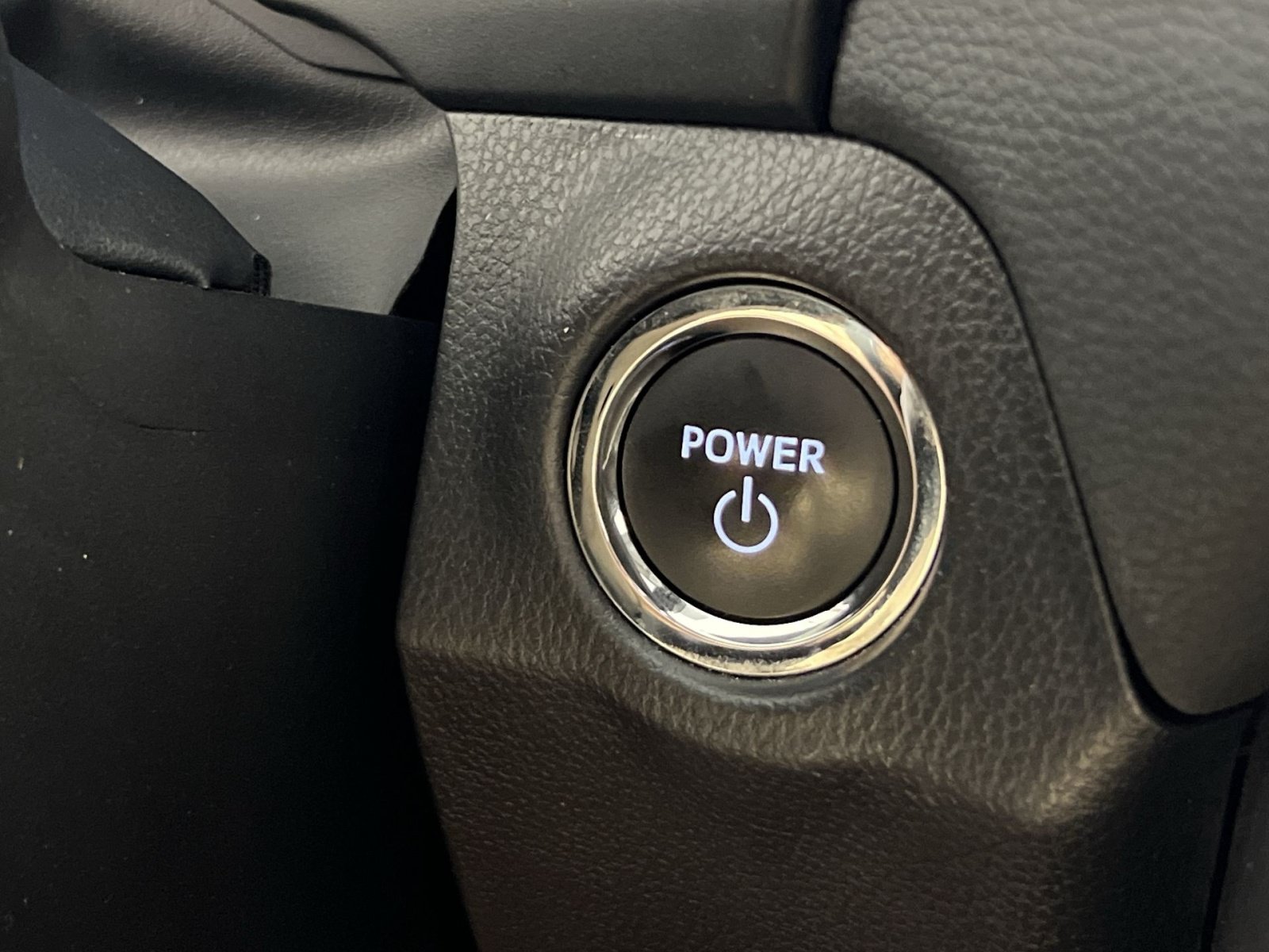 Used 2025 Toyota RAV4 XLE AWD/4WD image 34