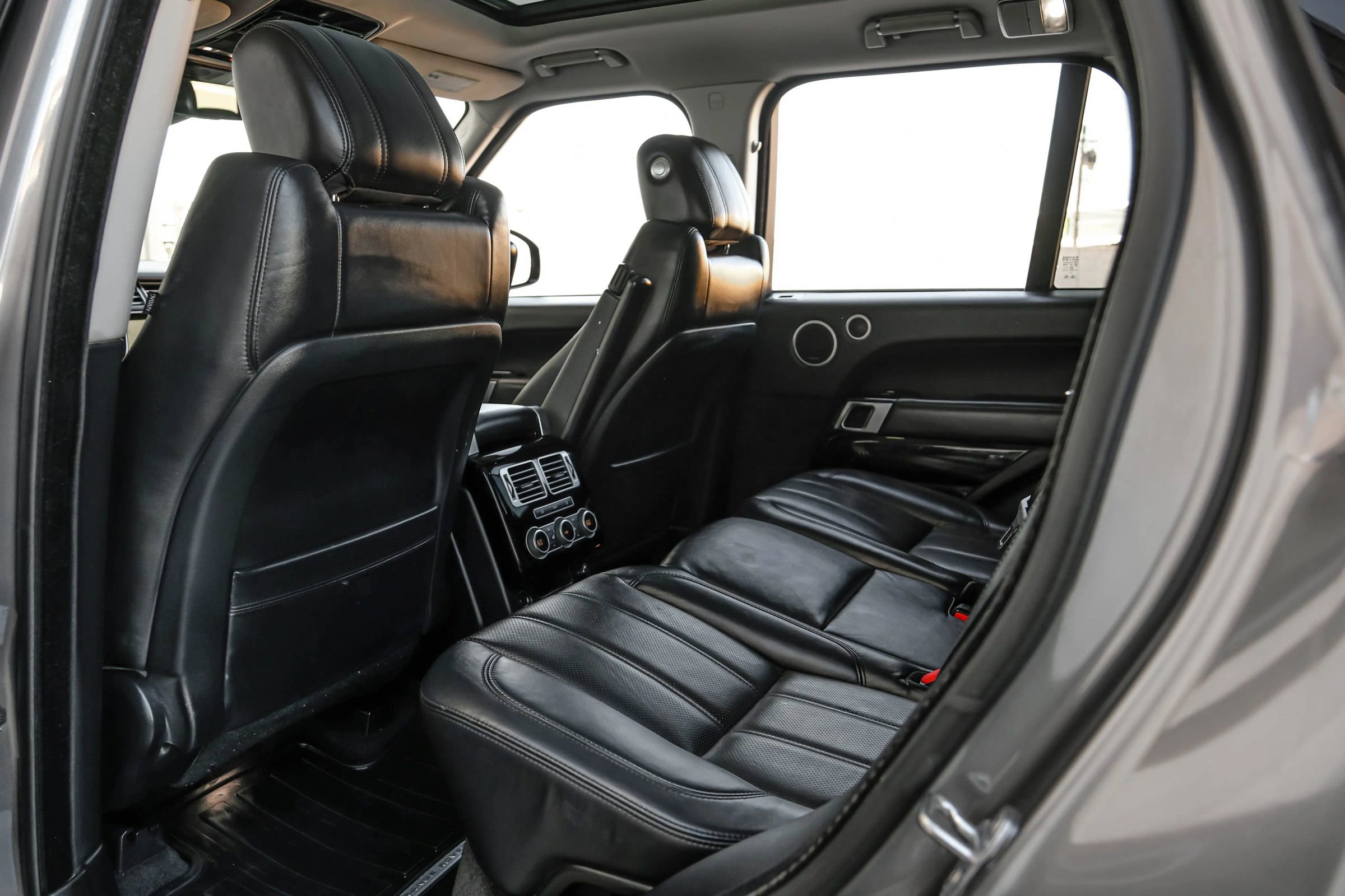 Used 2017 Land Rover Range Rover HSE image 39