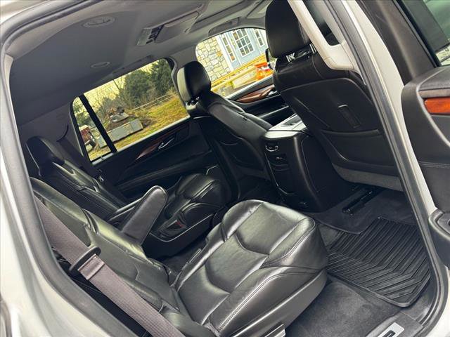 Used 2016 Cadillac Escalade Luxury image 24