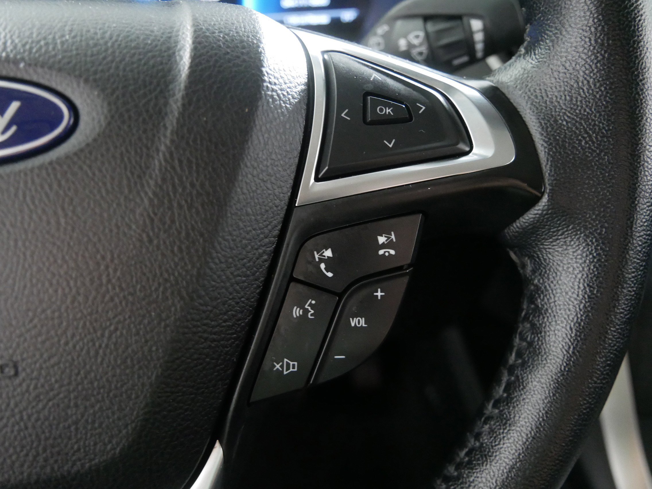 Used 2024 Ford Edge SEL image 28