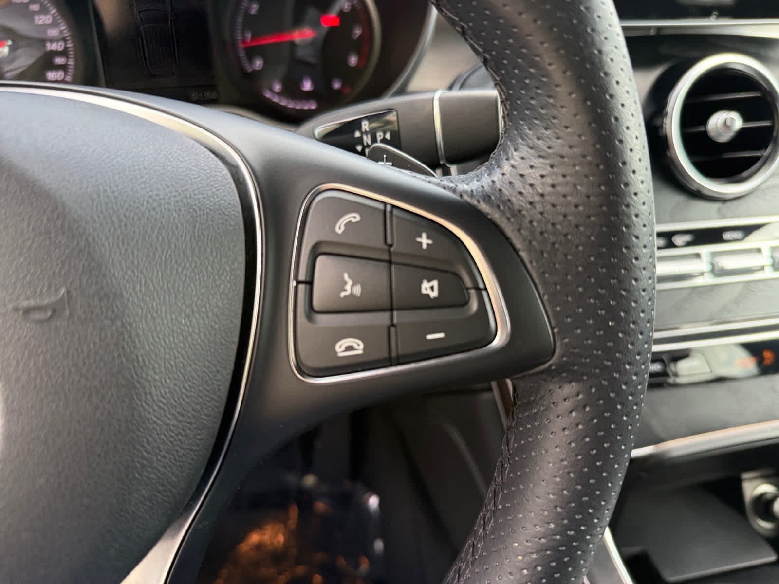 Used 2019 Mercedes-Benz GLC 300 image 23