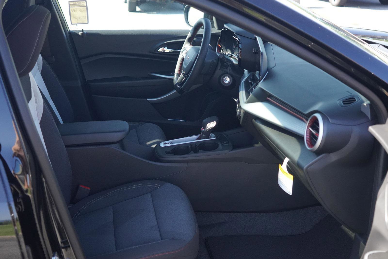 New 2026 Chevrolet Trax RS w/ Sunroof Package image 29