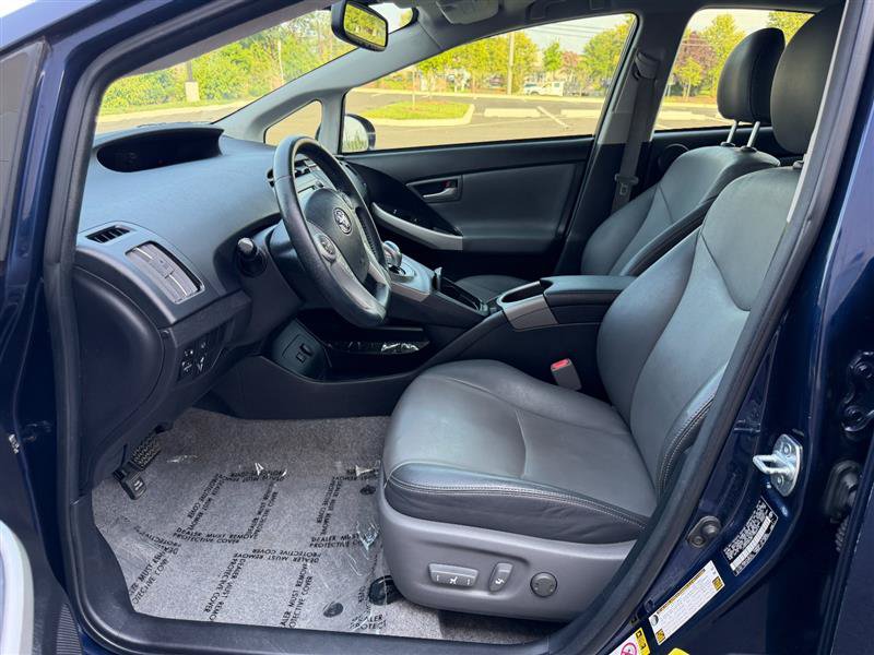 Used 2015 Toyota Prius Five w/ Advanced Technology Package FWD image 27