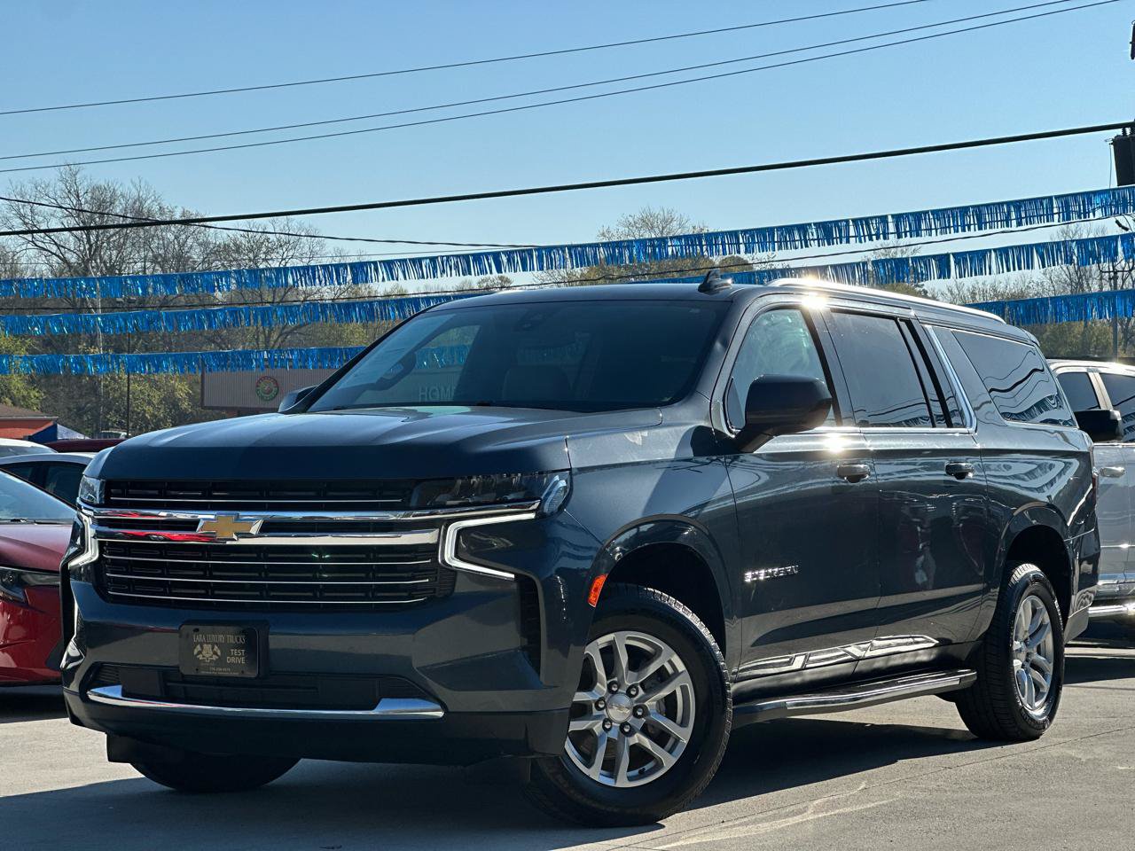Used 2021 Chevrolet Suburban LT RWD image 3