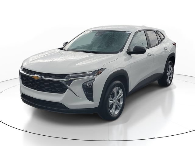 Certified 2025 Chevrolet Trax LS FWD image 2