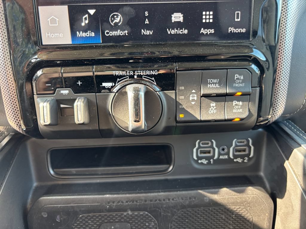 Used 2024 RAM 1500 Limited AWD/4WD image 16