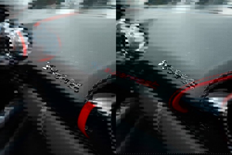 Used 2019 Ferrari 812 Superfast image 15