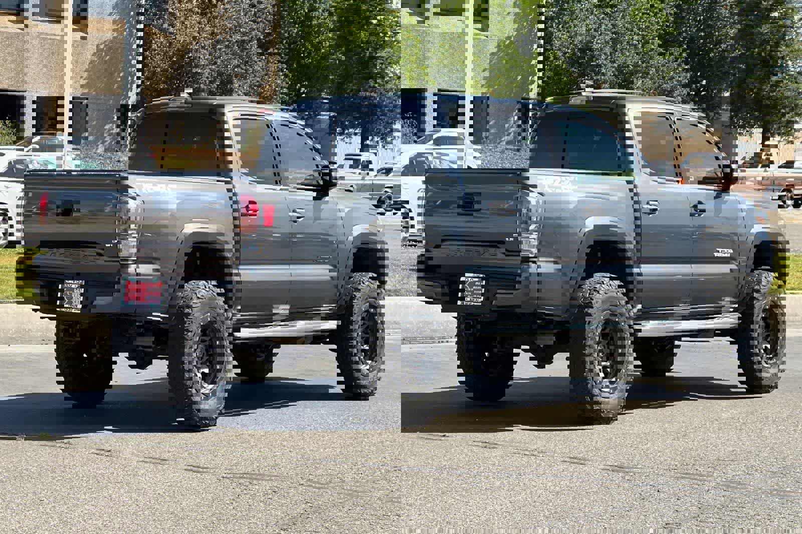 Used 2020 Toyota Tacoma TRD Off-Road w/ Technology Package image 3