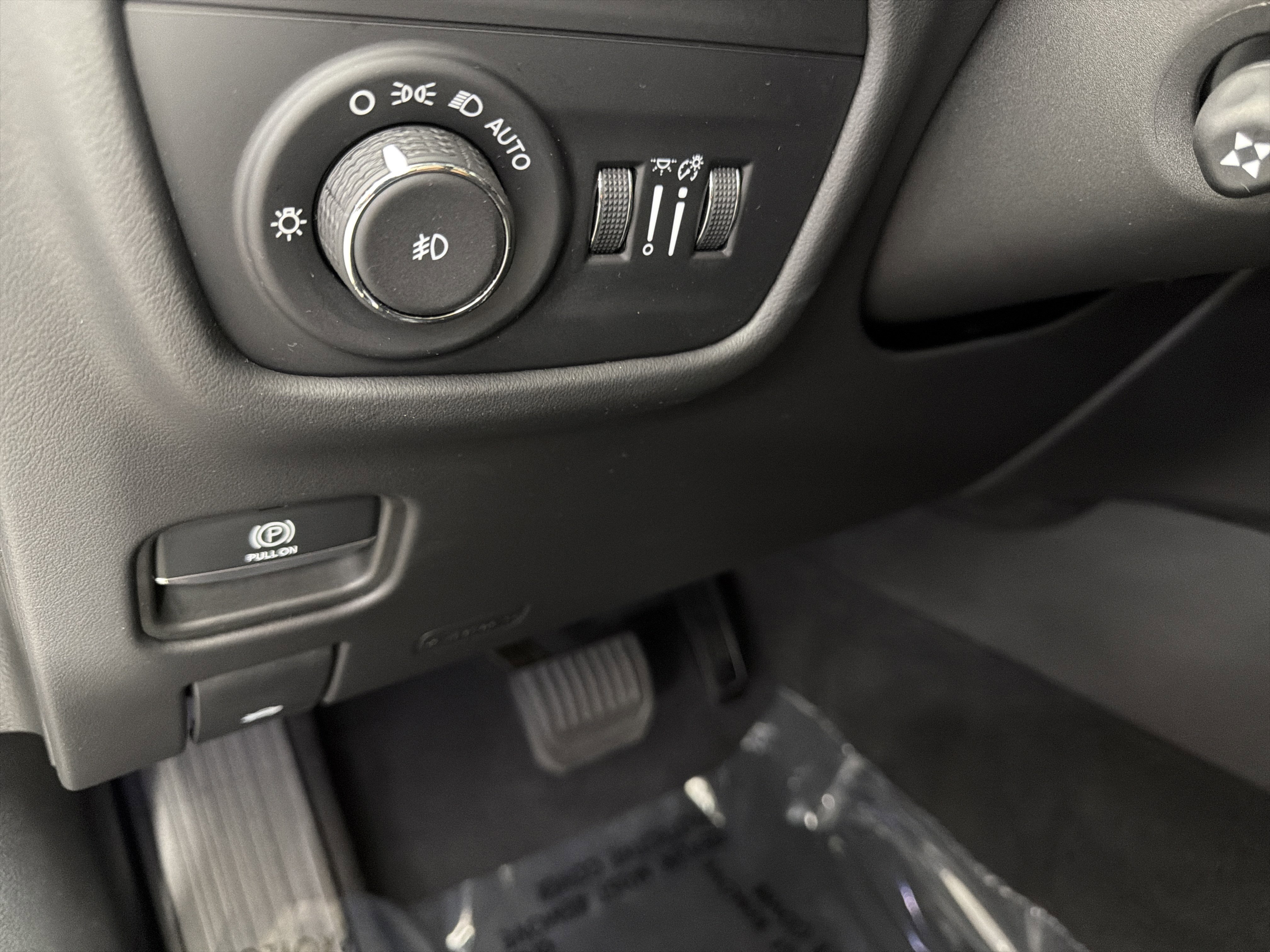 Used 2023 Jeep Grand Cherokee Summit AWD/4WD image 9