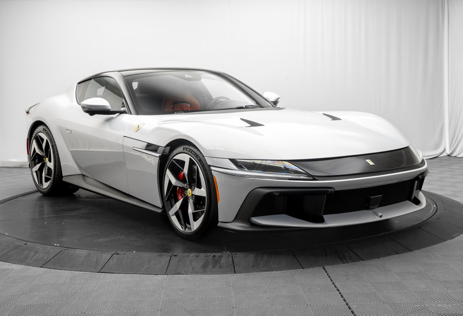 Used 2025 Ferrari 12Cilindri RWD image 9