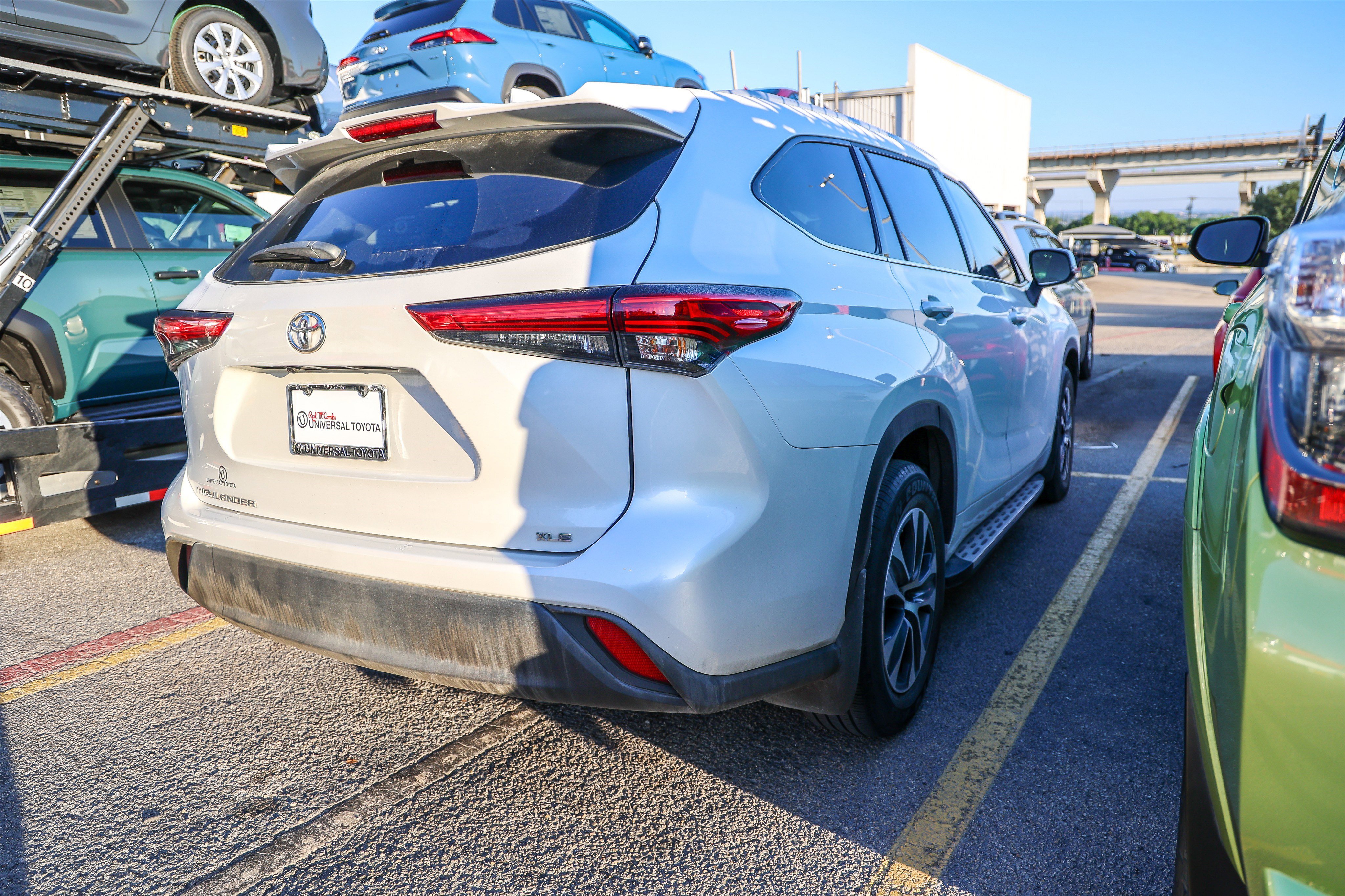 Used 2022 Toyota Highlander XLE FWD image 7