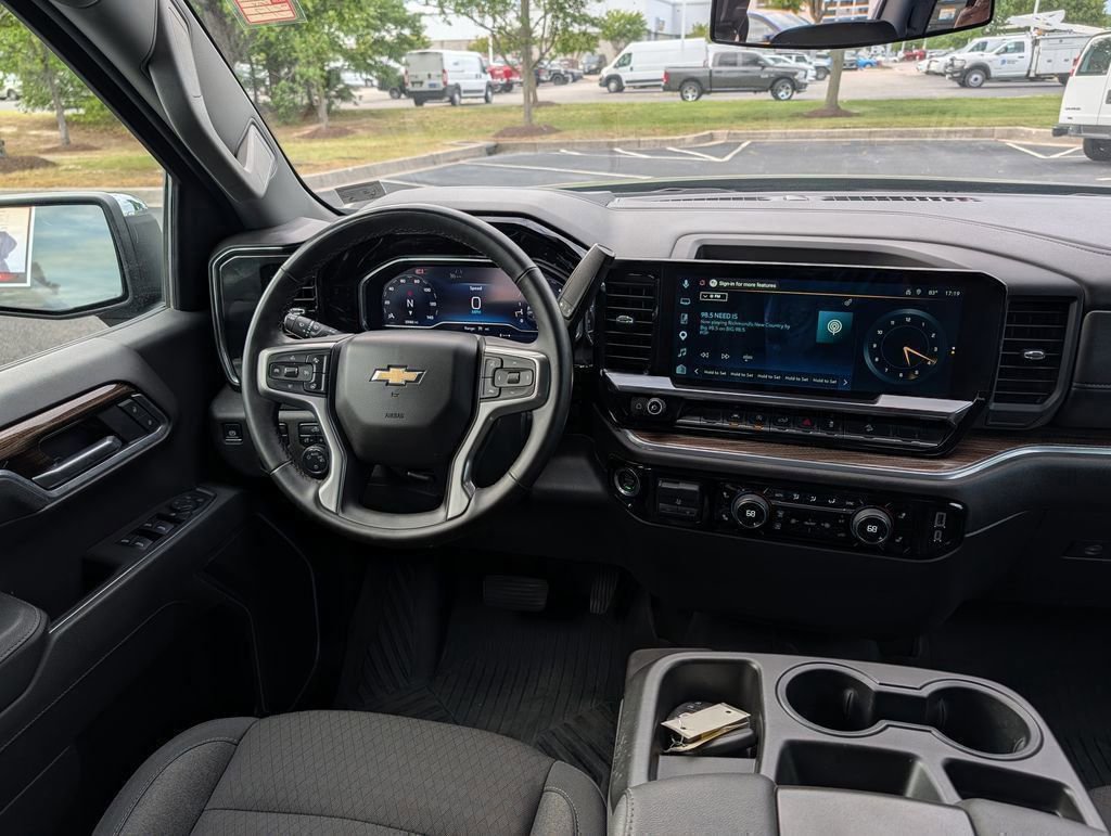 Used 2025 Chevrolet Silverado 1500 LT AWD/4WD image 7
