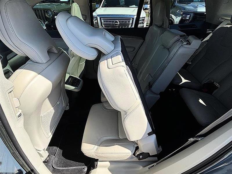 Used 2023 Volvo XC90 B6 Ultimate image 37