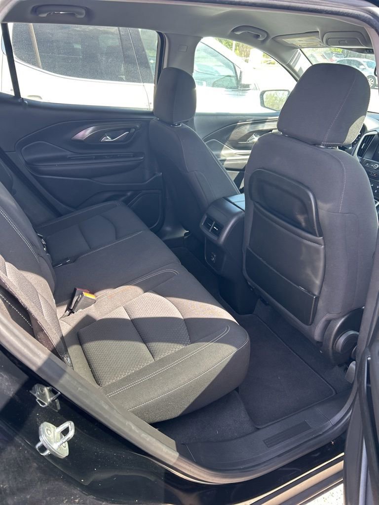 Used 2022 GMC Terrain SLE w/ Elevation Edition image 9