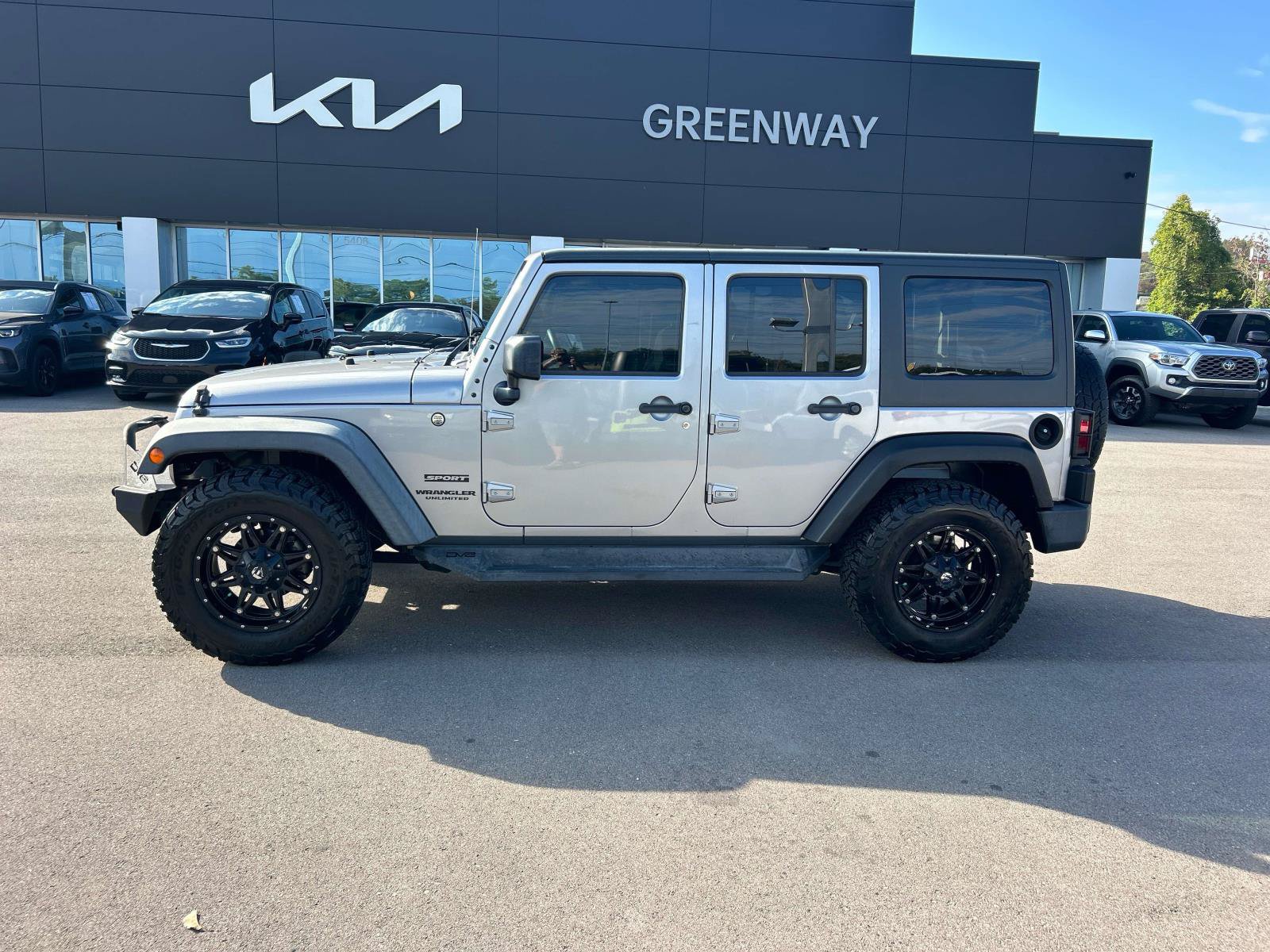 Used 2017 Jeep Wrangler Unlimited Sport w/ Quick Order Package 24S AWD/4WD image 6