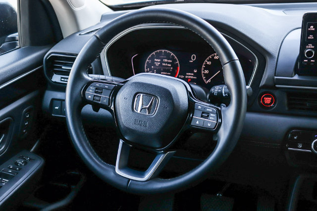 Used 2025 Honda Pilot EX-L image 16