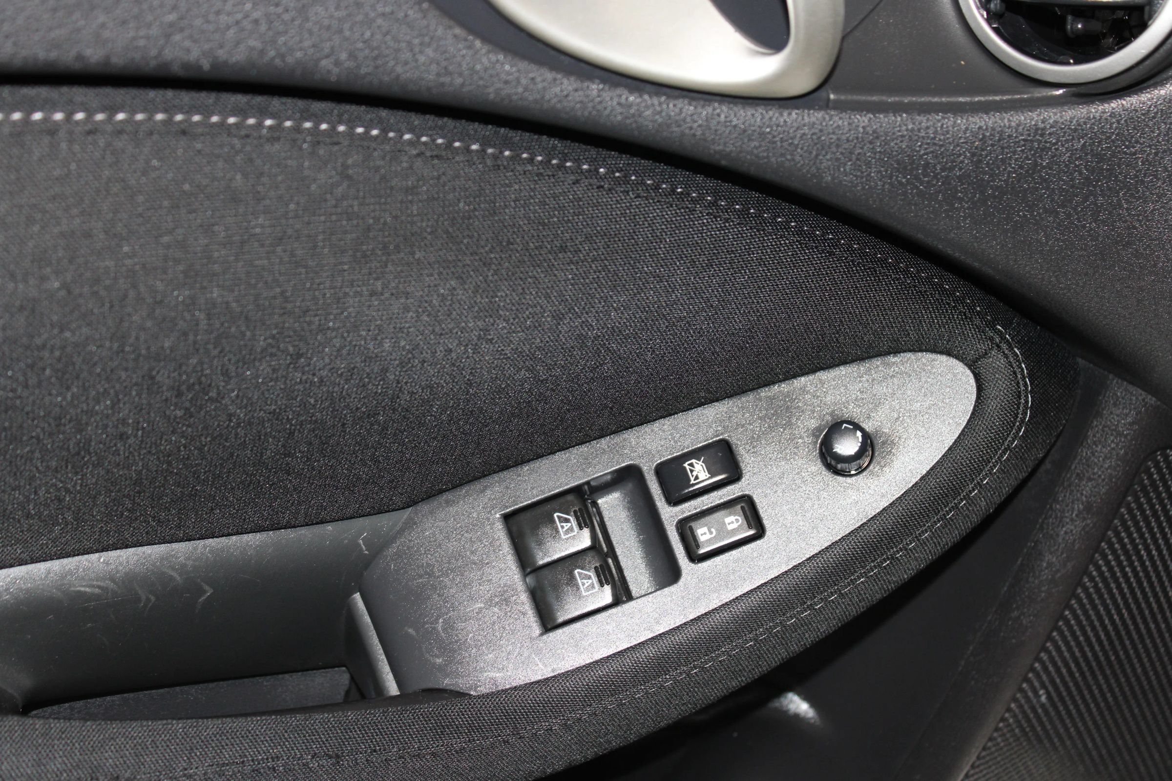 Used 2015 Nissan 370Z Coupe w/ Aerodynamics Package RWD image 10
