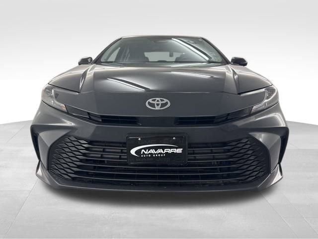 Used 2025 Toyota Camry LE image 3