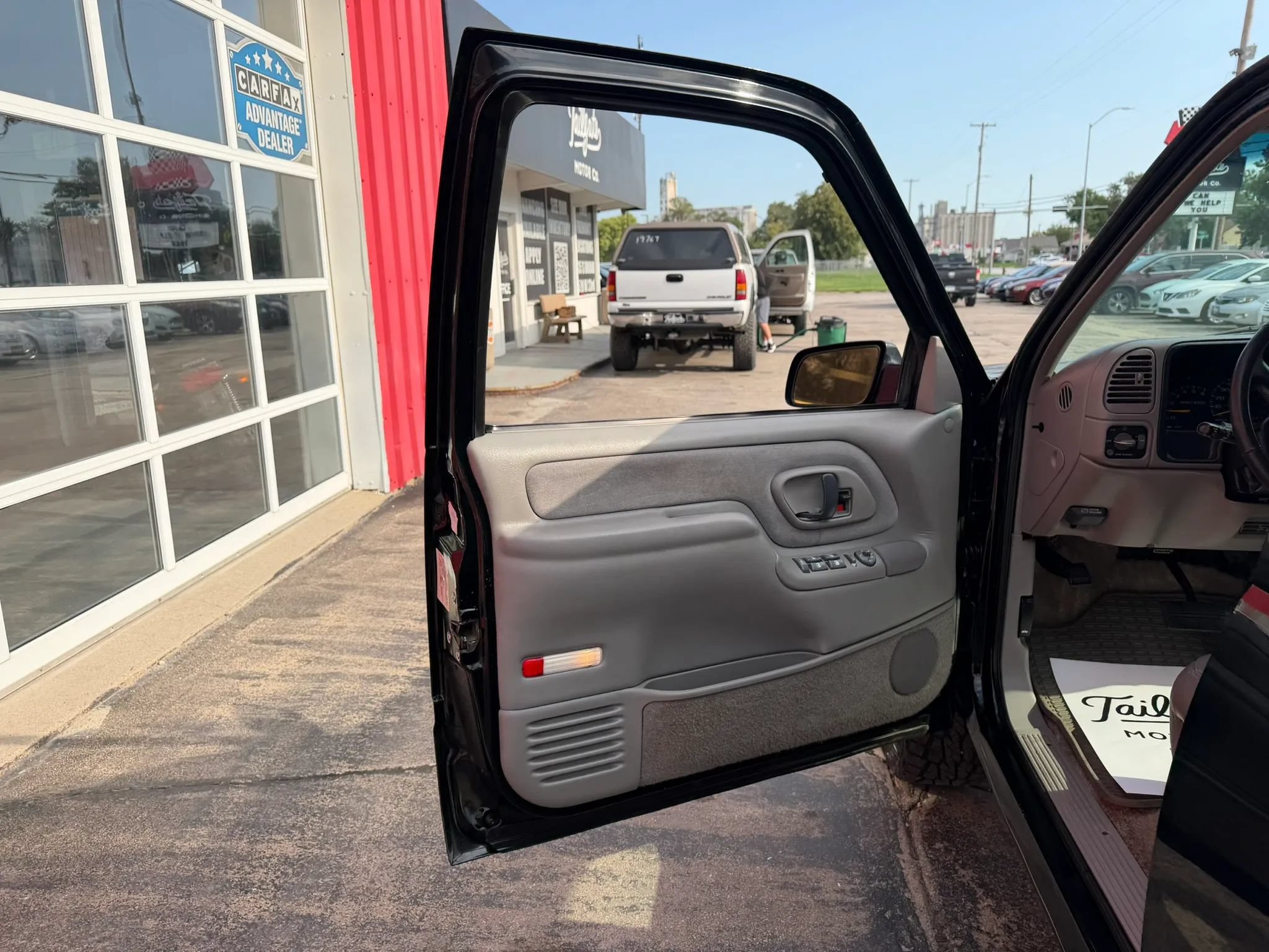 Used 1999 Chevrolet Tahoe Z71 w/ Comfort & Security Pkg AWD/4WD image 9